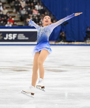 　華麗な演技を披露する千葉百音（撮影・佐々木彰尚）