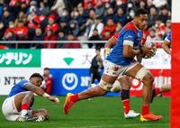 　後半、自身３本目となるトライを決めるＢＬ東京・フリゼル