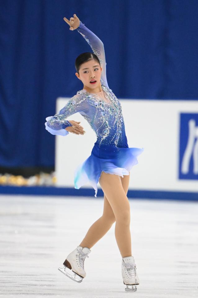 　華麗な演技を披露する千葉百音（撮影・佐々木彰尚）