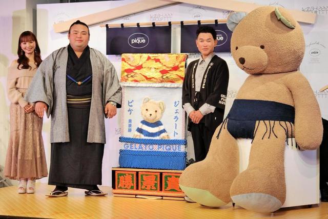 【新品未開封】大相撲 貴景勝 断髪式 ジェラートピケ Tシャツ まわし 白 貴景勝 巨大な熊のぬいぐるみに満面笑み「めちゃくちゃうれしい