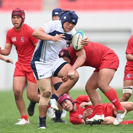 　後半、相手ディフェンスをかわして攻め込む大阪桐蔭・上野凌大（撮影・田中太一）