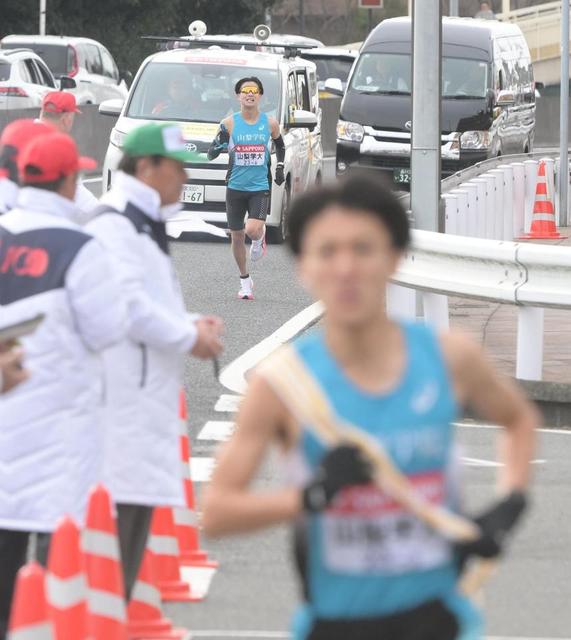 山梨学院大が悲劇 8区新本、20m届かず無情の繰り上げスタート