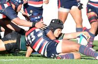 　後半、トライを決める東福岡・高比良恭介（奥）＝撮影・石井剣太郎