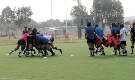 　モールの練習をする桐蔭学園フィフティーン