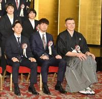 　（前列左から）河村勇輝、比江島慎、ジョシュ・ホーキンソン