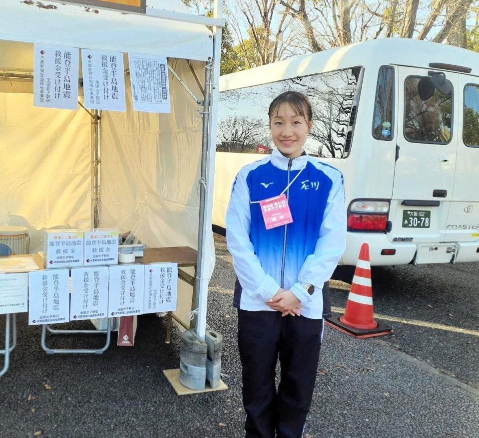 　募金箱の設置に感謝を伝えた五島莉乃