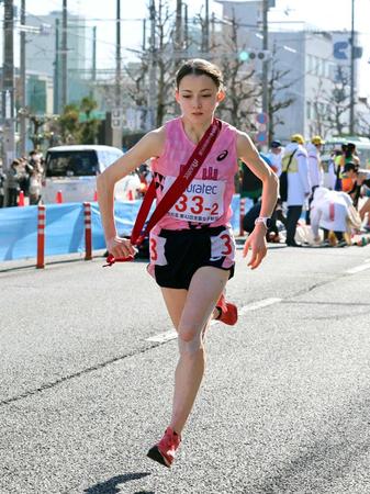 　２区をスタートする岡山・ドルーリー朱瑛里（撮影・山口登）