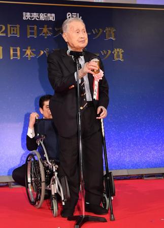 　日本スポーツ賞表彰式で乾杯のあいさつをする森喜朗元首相（撮影・開出牧）