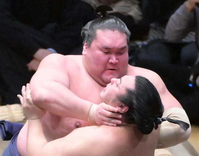 横綱照ノ富士が猛省「格下相手に熱くなって恥ずかしい」ダメ押し＆ガン