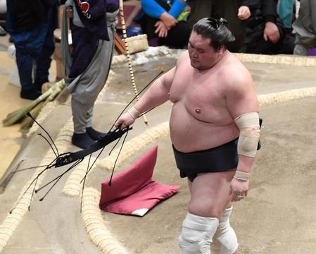 　正代に敗れ厳しい表情の照ノ富士（撮影・棚橋慶太）