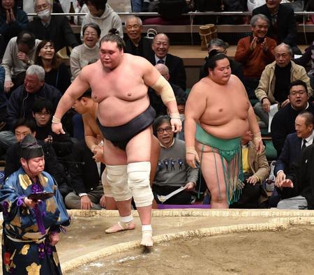 照ノ富士、霧島、琴ノ若が２敗で並ぶ　照ノ富士が琴ノ若を破り引きずり降ろす　霧島は「二枚蹴り」で豊昇龍を下す