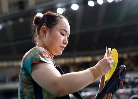 　女子シングルス６回戦で敗れた伊藤美誠＝東京体育館