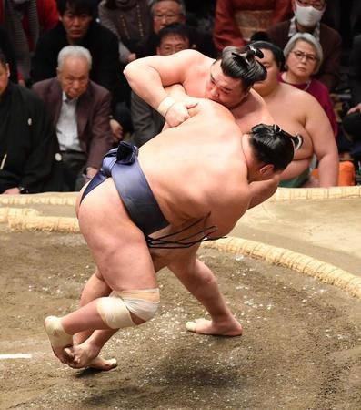 霧島　鮮やか二枚蹴り！２敗対決制した　モンゴルで同じ柔道クラブ通った豊昇龍を「流れ」で一閃