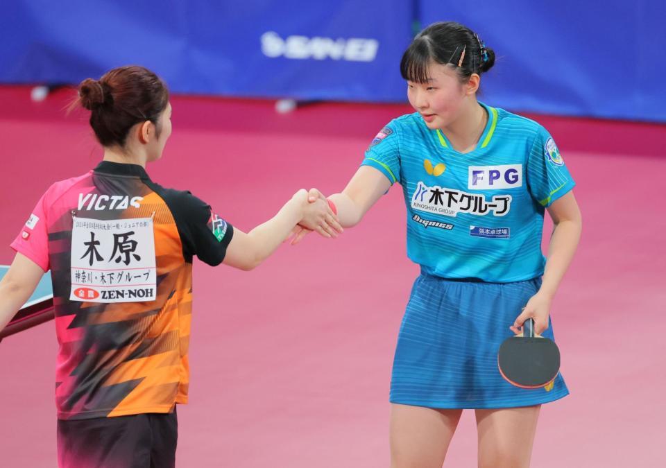 張本美和　ミニスカ １５歳張本美和が快進撃４強 選考レース４番手の木原美悠に衝撃ストレート勝ちで最年少Ｖ射程 五輪３枠目へアピール続く/スポーツ/デイリースポーツ  online
