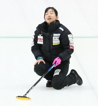 　中部電力に敗れ肩を落とすロコ・ソラーレの藤沢五月（代表撮影）