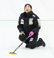 　中部電力に敗れ肩を落とすロコ・ソラーレの藤沢五月（代表撮影）