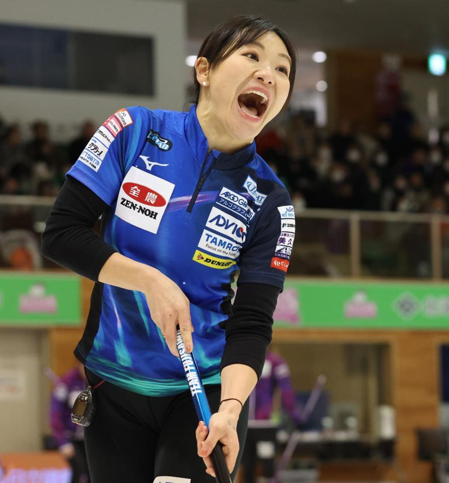 　　第５エンド、笑顔を見せるロコ・ソラーレの吉田知那美（代表撮影）