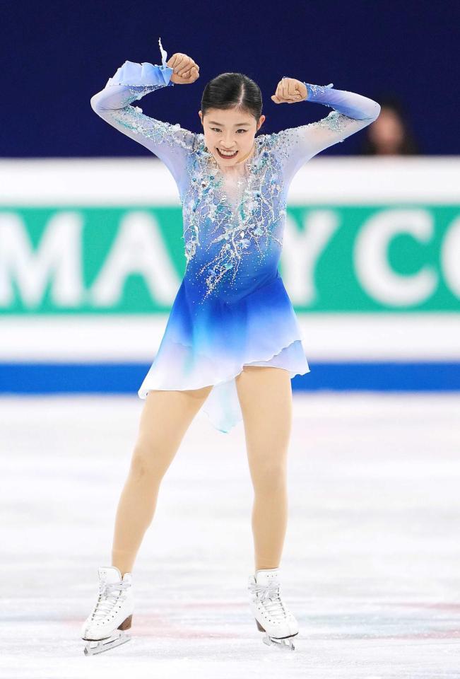 　女子フリーの演技を終え、ガッツポーズする千葉百音（共同）