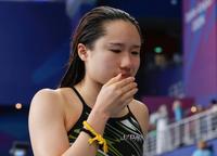 　女子高飛び込み準決勝の演技を終え、引き揚げる金戸凜