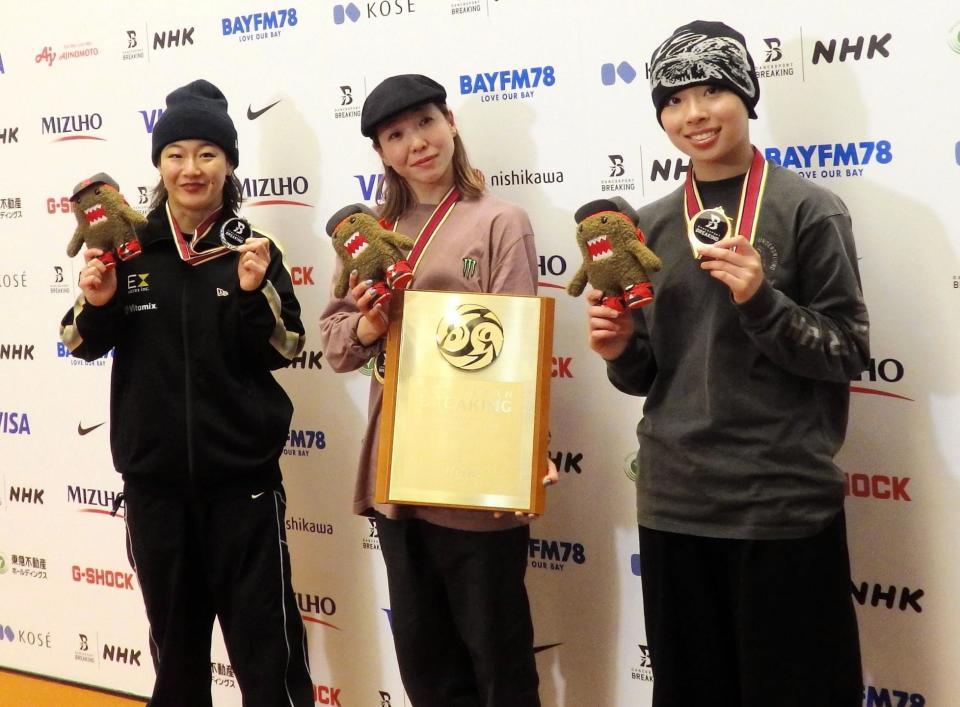 　試合を終えた（左から）半井彩弥、福島あゆみ、間瀬なのは