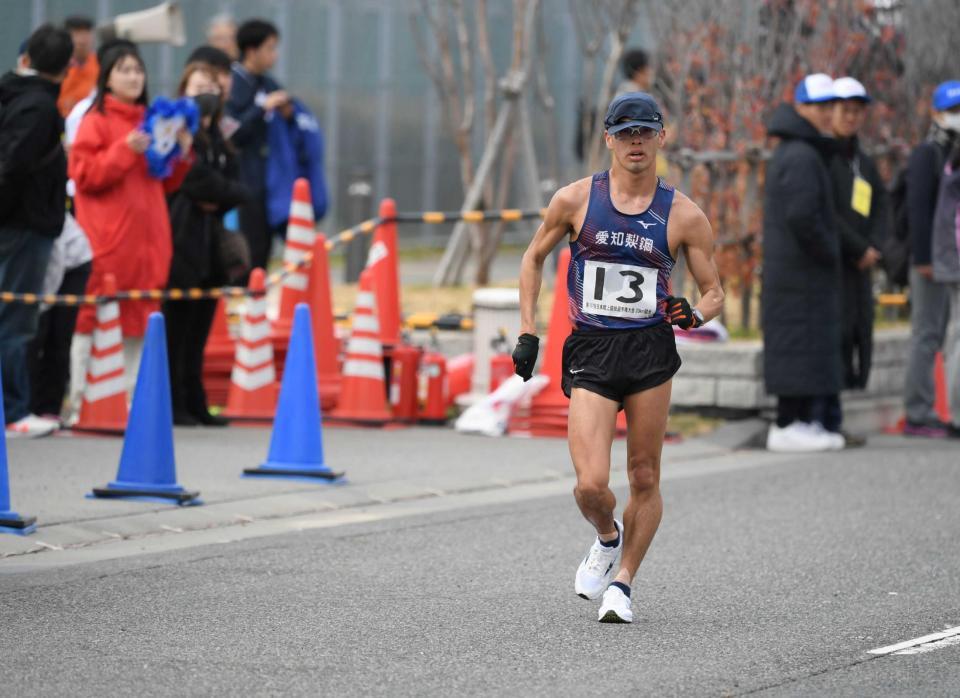 　ペナルティーが解かれ、再び歩き始めた山西利和