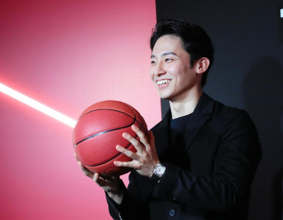 　ティソの時計を身につけて笑顔の河村