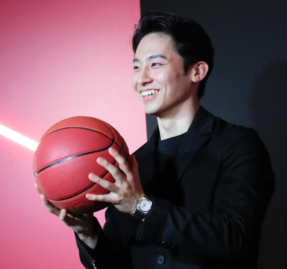 　ティソの時計を身につけて笑顔の河村