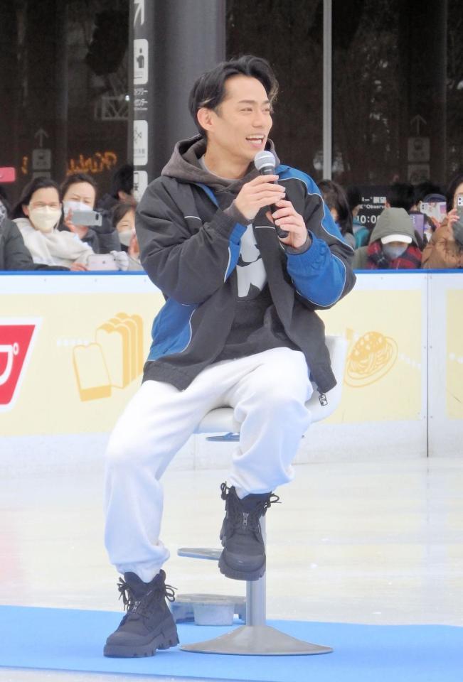 　トークを行う高橋大輔さん