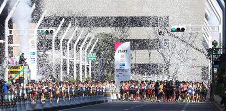 　東京マラソン２０２４を走り出したランナーたち（撮影・伊藤笙子）