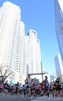 　東京マラソン２０２４を走り出したランナーたち（撮影・伊藤笙子）