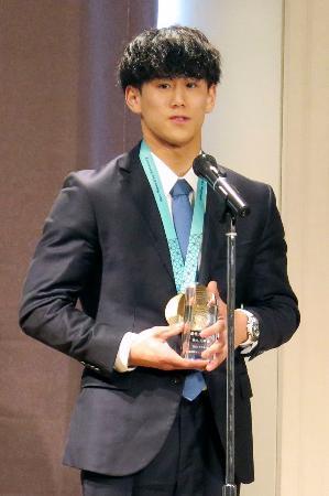 橋本大輝、パリ五輪での活躍誓う　体操協会の最優秀選手賞