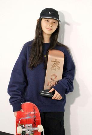 １３歳の長谷川「楽しかった」　スケボー五輪予選から帰国