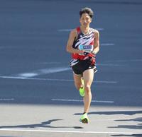 　東京マラソンでゴールする西山雄介＝３日