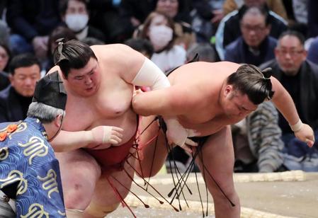 大相撲　春場所でまた波乱　大関３連敗で全勝消える　新大関の琴ノ若は２日目で土　貴景勝も土俵下に　照ノ富士は初日