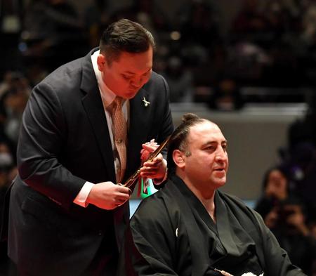 元大関栃ノ心がワイルド風貌に大変身　断髪式から１カ月の近影が「ニコラスケイジみたい」「元お相撲さんってわかんない」