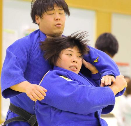 柔道女子日本代表強化合宿　素根輝は五輪連覇へ兄と再タッグ　勝さん練習パートナー快諾「アドバイスも的確」