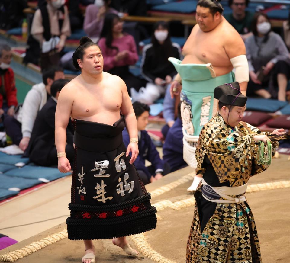 　土俵入りをする北磻磨（撮影・坂部計介）