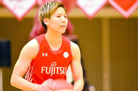 【写真】バスケ選手時代の田中真美子さん　ひと際目立つ高身長＆スタイル抜群