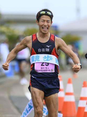 　男子２０キロで１時間１８分４３秒をマークし、初優勝した勝木隼人＝石川県能美市