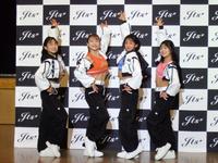 　女子体操サークル「Ｊｔｓ」を披露した杉原愛子（左から２人目）