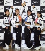 　女子体操サークル「Ｊｔｓ」を披露した杉原愛子（左から２人目）。左から高原菜心、杉原、佐藤美結、久保田麗音。