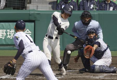 　創志学園-別海　７回表創志学園２死一、二塁、後藤が右前に適時打を放つ。投手堺、捕手中道＝甲子園