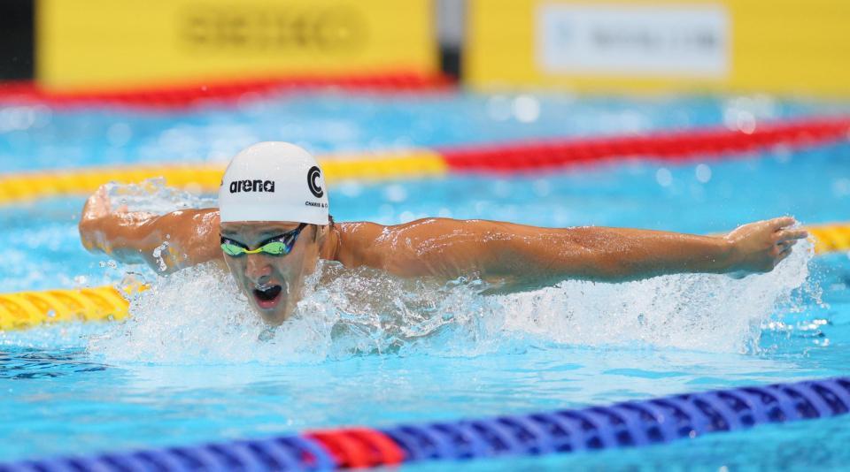 　男子２００メートルバタフライ準決勝で力泳する瀬戸大也　