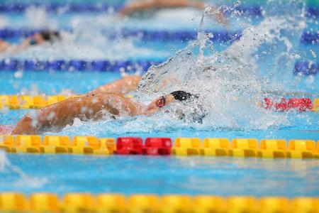 　女子１００メートル自由形決勝で力泳する池江璃花子