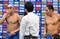 　男子２００ｍバタフライ決勝を制した寺門弦輝（左）と２位の本多灯（撮影・持木克友）