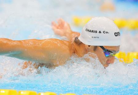 　力泳する瀬戸大也（撮影・吉澤敬太）