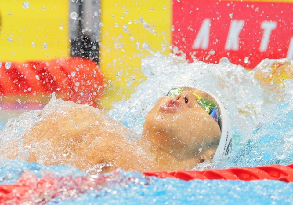 　男子２００Ｍ個人メドレー予選で背泳ぎで泳ぐ瀬戸大也（撮影・吉澤敬太）