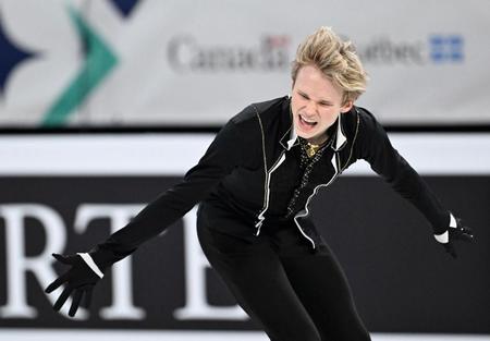 　男子フリーで演技するイリア・マリニン。初優勝を果たした（共同）