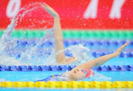 　力泳する成田実生（撮影・吉澤敬太）