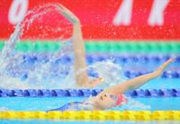 　力泳する成田実生（撮影・吉澤敬太）